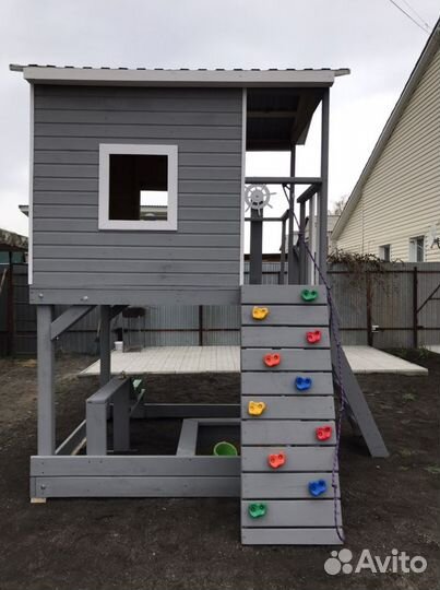 Детский игровой домик из дерева