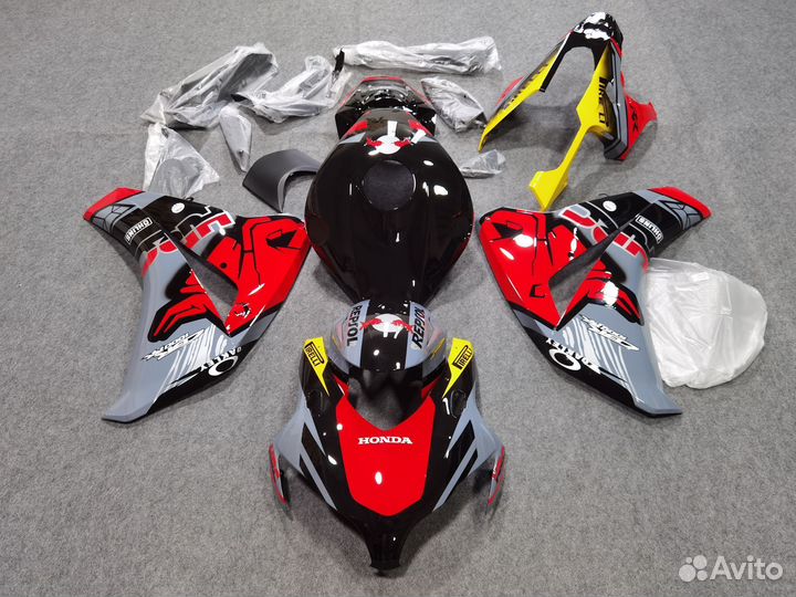 Комплект пластика на Honda CBR 1000RR 2008-2011