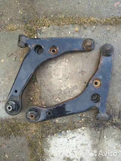 Передний правый рычаг lancer 9