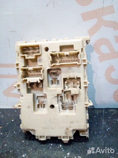 Блок предохранителей салонный Ниссан Альмера