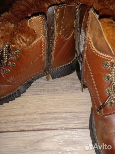 Продам женские ботинки зимние