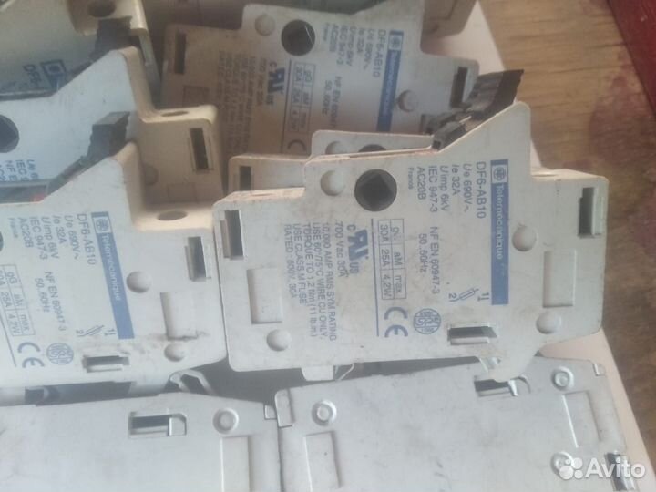 Держатель для предохранителя telemecanique DF6AB10