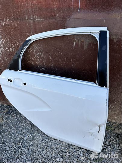 Дверь задняя правая веста
