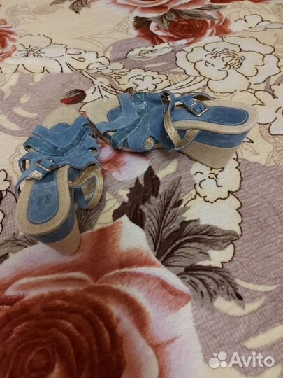 Сандали новые