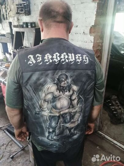 Кожаный жилет с аэрографией ручной работы