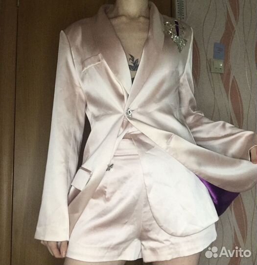 Атласный костюм tissu