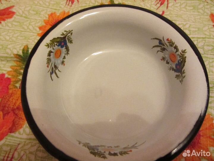 Посуда эмалированная новая (СССР)