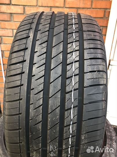 Grenlander L-Zeal56 255/30 R21 93W