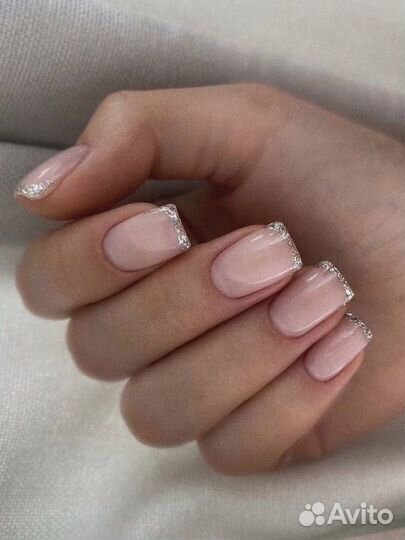 Модель на маникюр