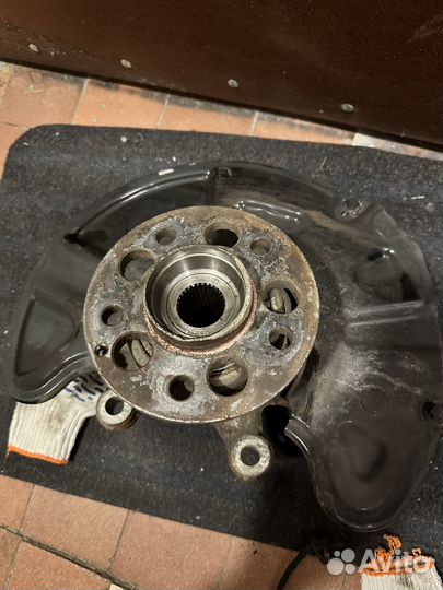 Поворотный кулак передний правый GLK 300 X204