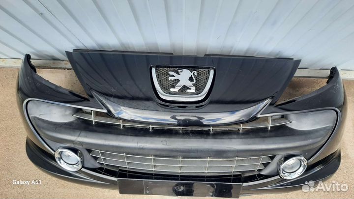 Передний бампер чёрный Пежо 207