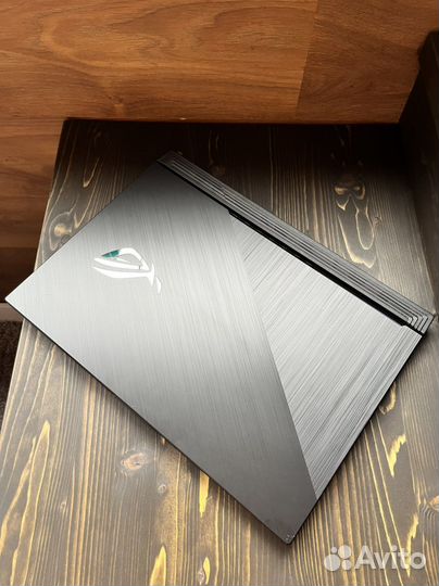 Asus ROG strix GL731GT-H7185