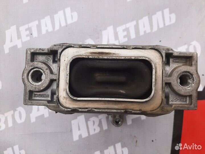 Опора двигателя правая Volkswagen Jetta 6 VAG