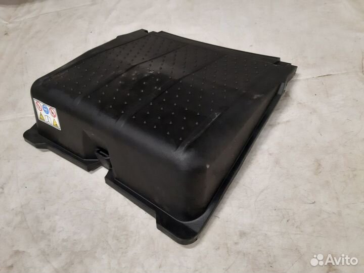 Крышка ящика акб mercedes Actros Axor