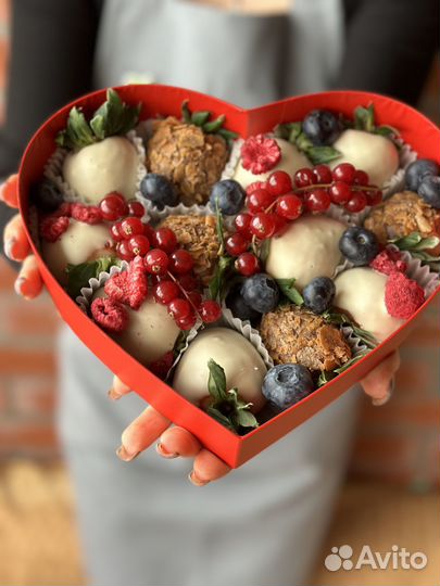 Клубника в шоколаде в форме сердца (10-12 ягод)