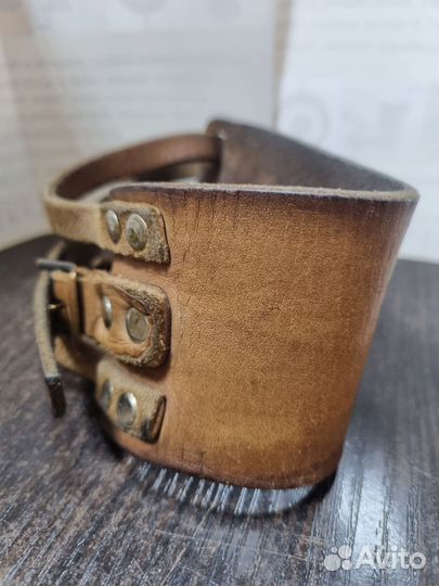 Кожаный напульсник