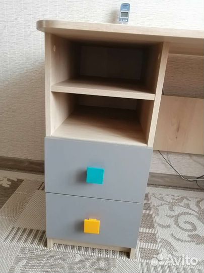 Письменный стол с пеналом