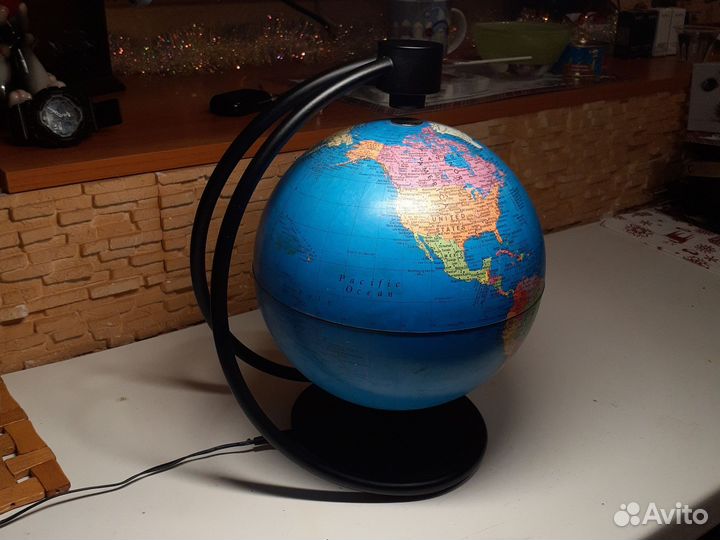 Левитирующий глобус