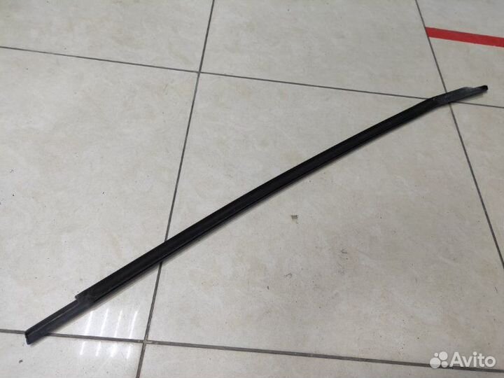 Молдинг двери передний правый Volkswagen Passat B6