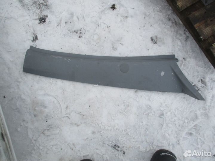 Накладка стойки лобового стекла правая Mercedes-Be