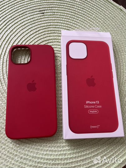 Оригинальный силиконовый чехол iPhone 13