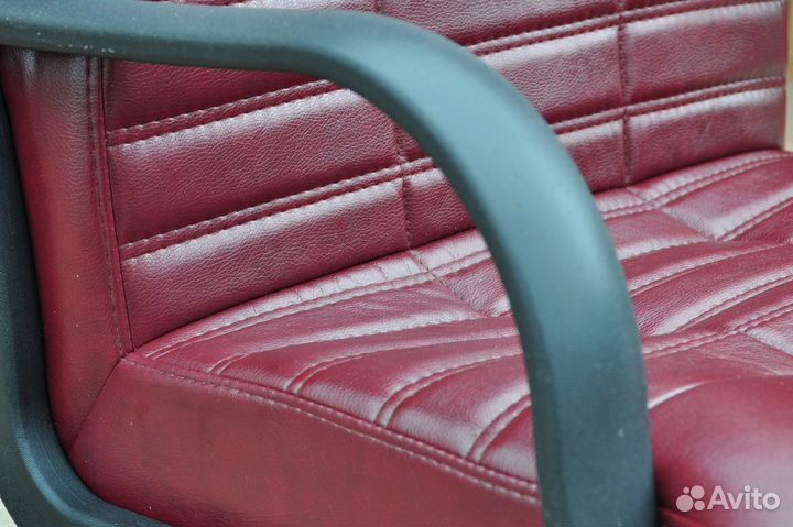 Офисное кресло 