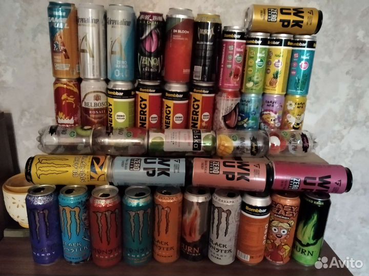 Коллекция банок из под энергетических напитков