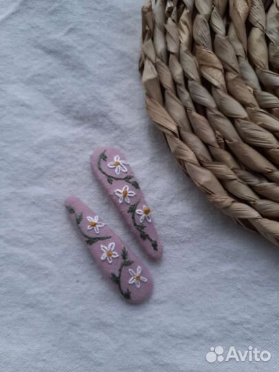 Заколочка для волос с вышивкой