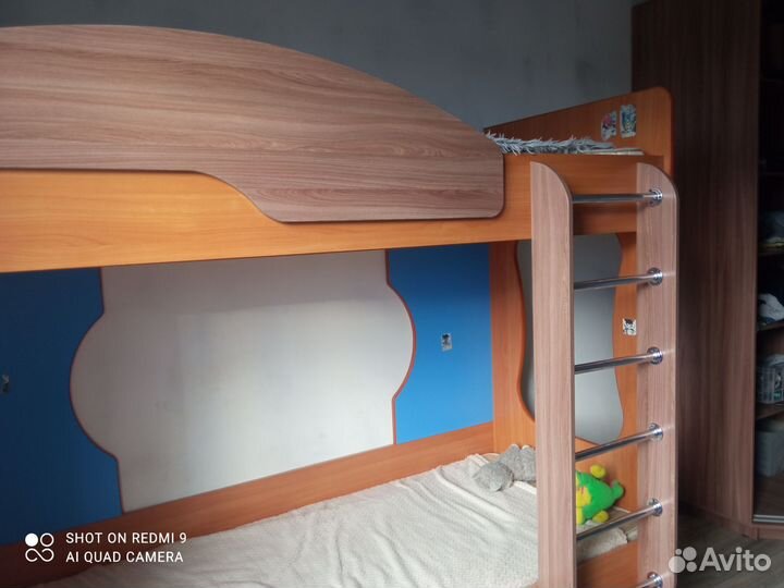 Продам двухъярусную кровать бу