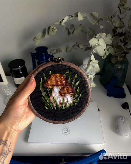 Панно с вышивкой «грибы»