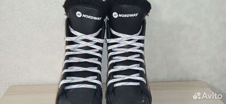 Хоккейные коньки