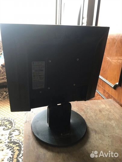 Монитор LG Flatron L1750SQ