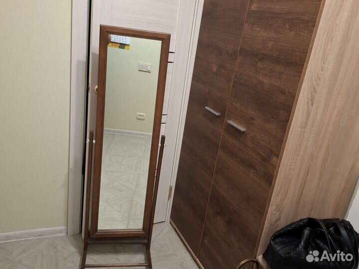 Зеркало напольное на колесах