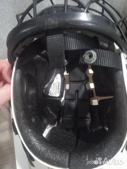 Хоккейный шлем