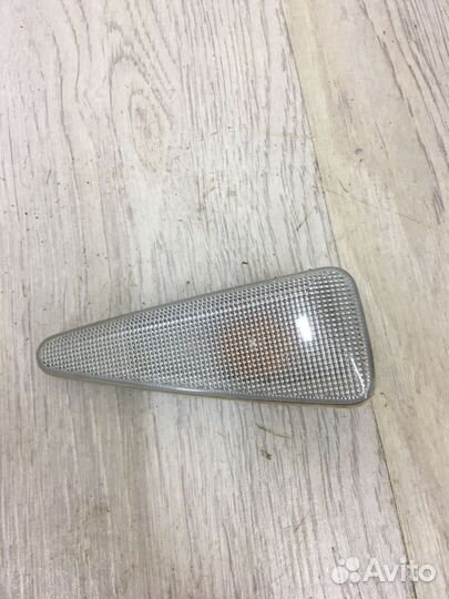Повторитель поворотника в Крыло в Зеркало Renault