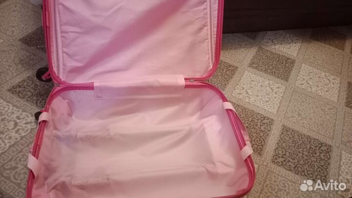 Детский чемодан на колесиках