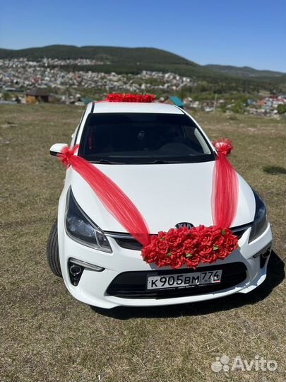 Прокат свадебных украшений на автомобиль