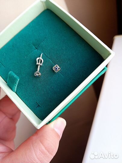 Золотые серьги-гвоздики