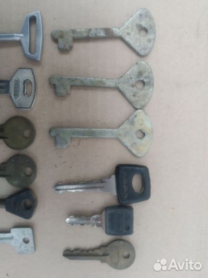 Коллекция дверных ключей