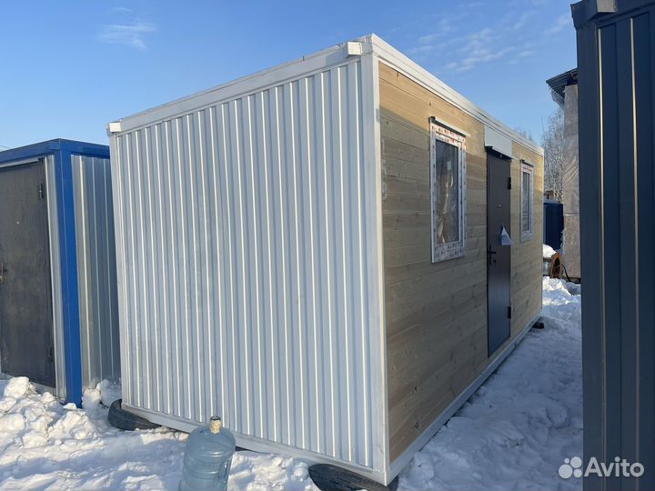 Садовый домик из бытовки