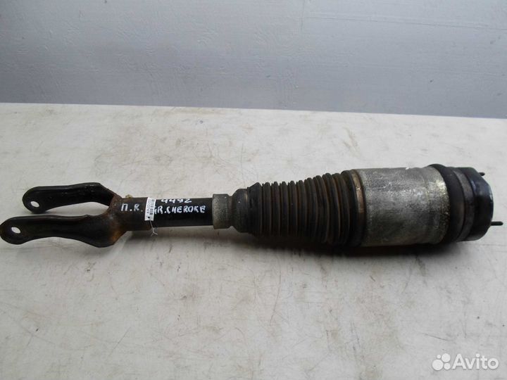 Амортизатор передний R Jeep Grand Cherokee 4 (WK2)