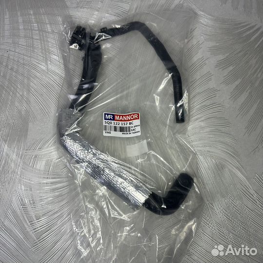 Патрубок системы охлаждения VW 5Q0122157BC