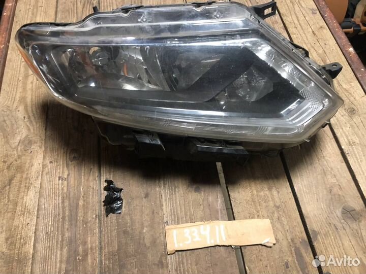 Фара передняя правая Nissan T32