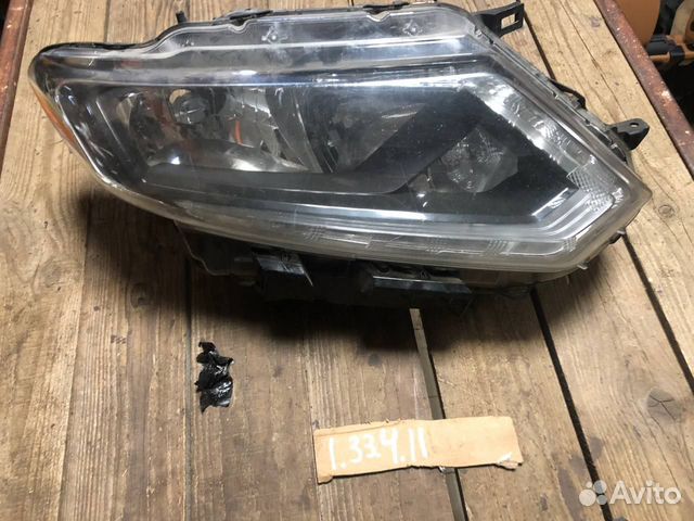 Фара передняя правая Nissan T32