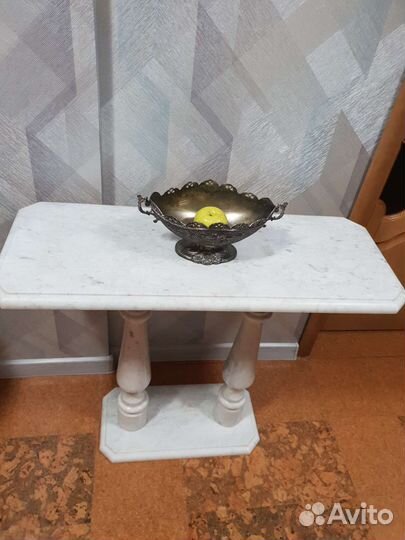 Стол из мрамора