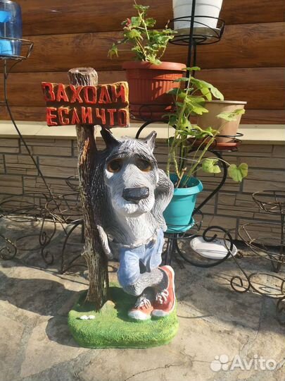 Декоративная фигура волк