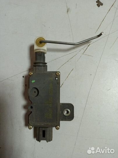 Активатор замка багажника Nissan Primera P12E