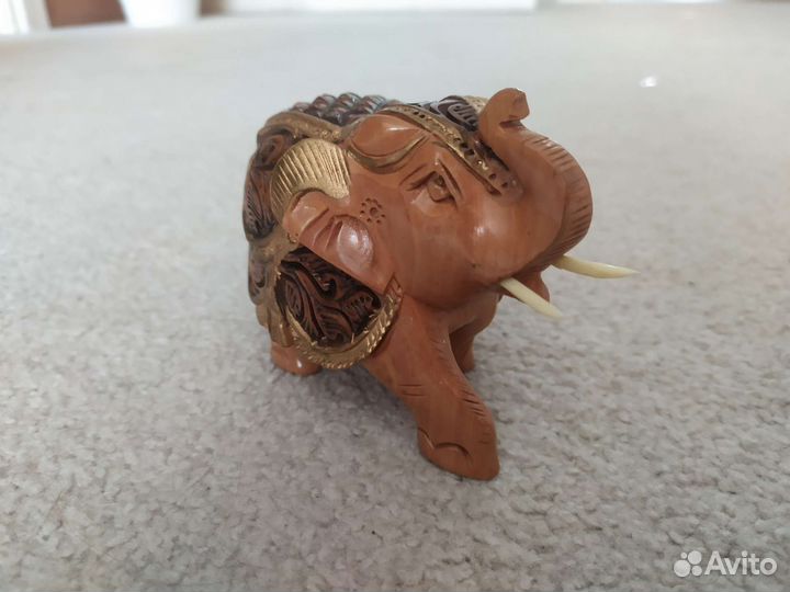 Деревянная скульптура слон Индия