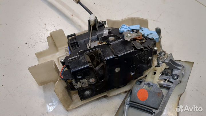 Замок двери правый передний Volkswagen Touareg