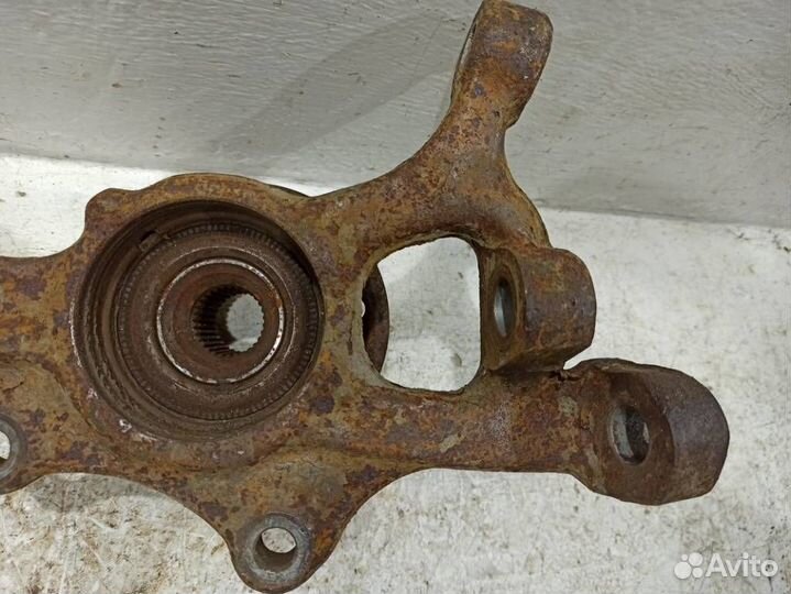 Кулак передний левый A2213323901